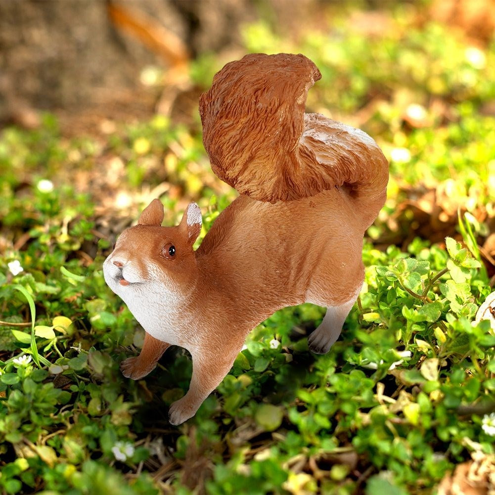 Garden figurine Squirrel - Detailed Decor in Synthetic Stone