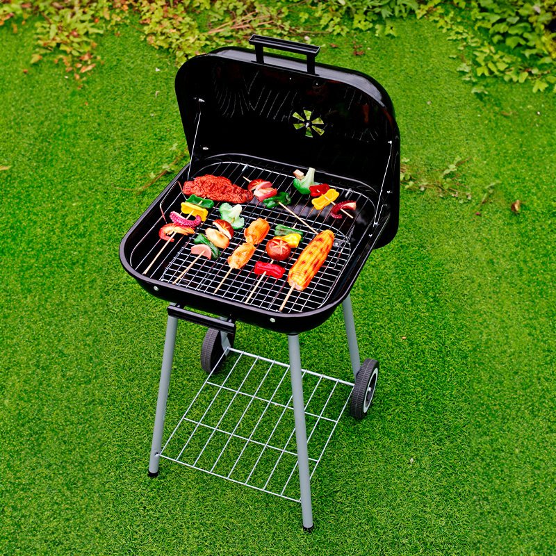 Garden grill with hinged cover + wheels