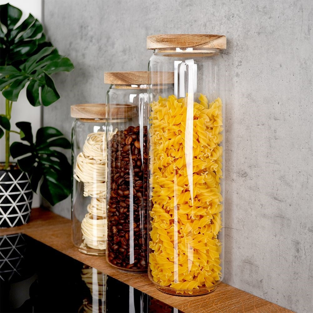 Glass container in borosilicate glass with acacia wood lid