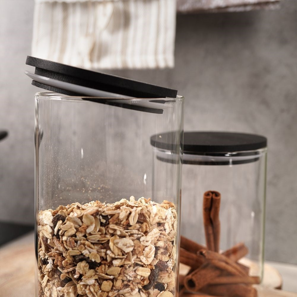 Glass container with bamboo lid and silicone seal