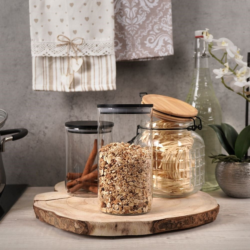 Glass container with bamboo lid and silicone seal