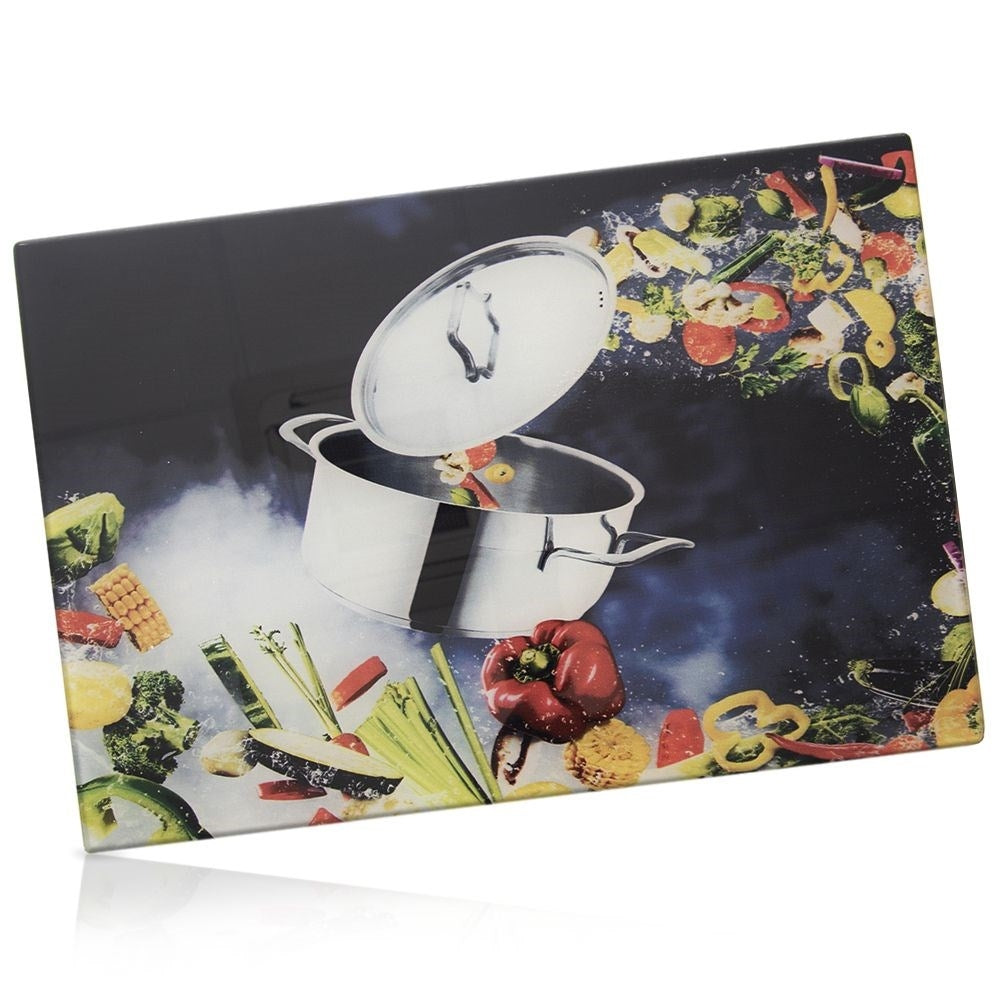 Glass cutting board with non-slip feet and large motif
