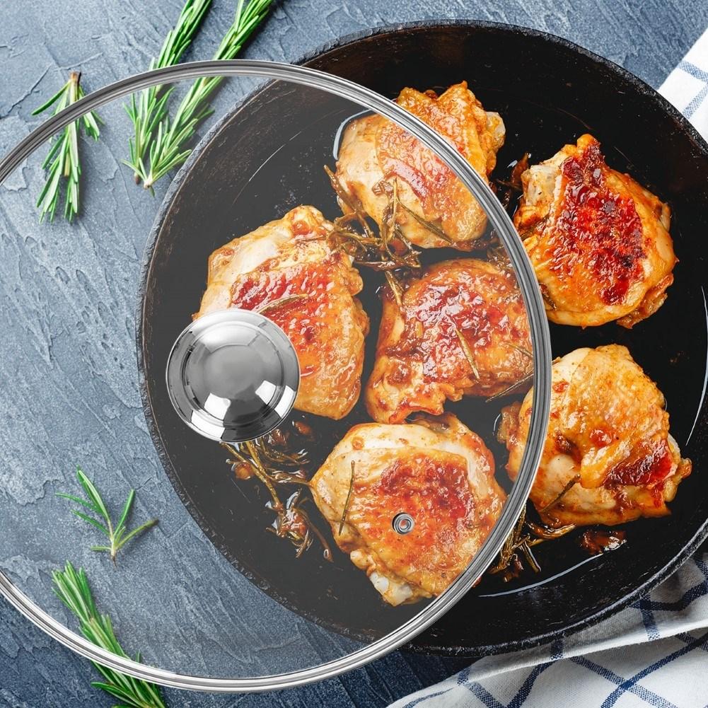 Glass lid with steel rim and steam outletThis high-quality glass lid is heat-resistant and has a steel rim and a raised design. Equipped with a special ventilation hole that releases excess steam, making it perfect for all types of cooking.