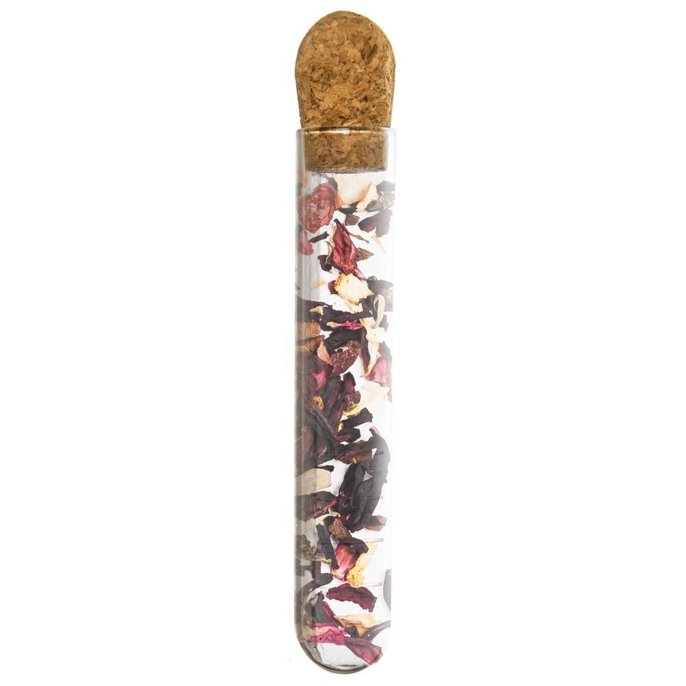 Glass tea and herbal infusion strainer with cork closure