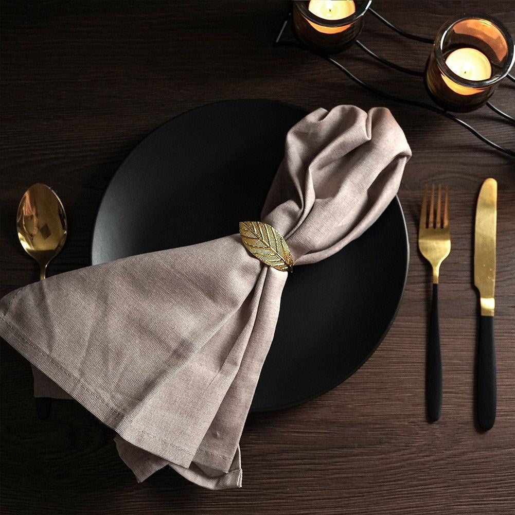 Gold napkin rings with elegant leaf pattern, 4.5 cm