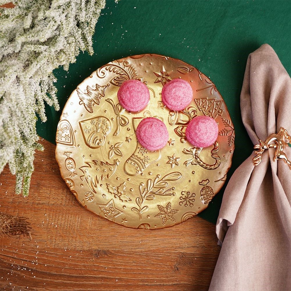 Gold plate with Christmas motif - Perfect for snacks and dessert
