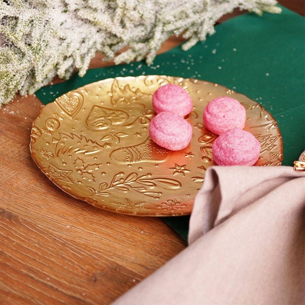 Gold plate with Christmas motif - Perfect for snacks and dessert