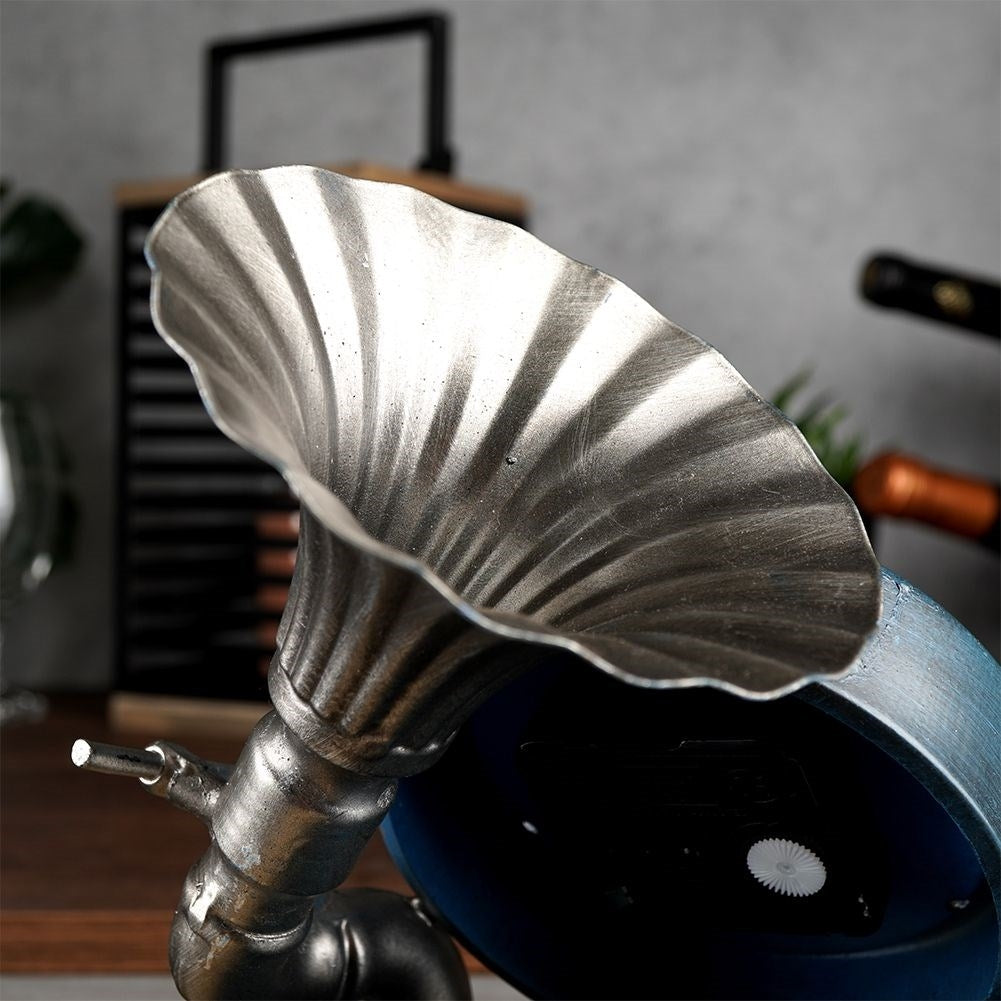 Gramophone clock in iron - unique decoration for the home