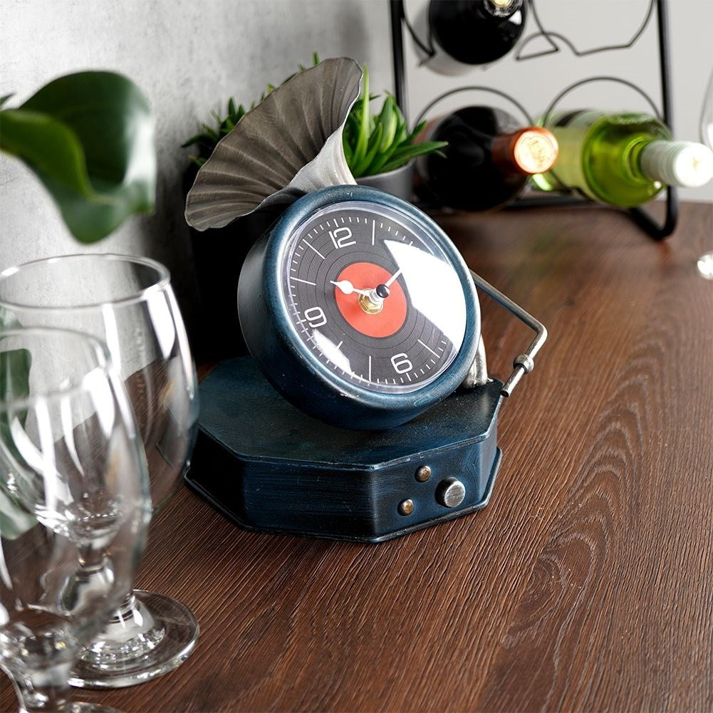 Gramophone clock in iron - unique decoration for the home