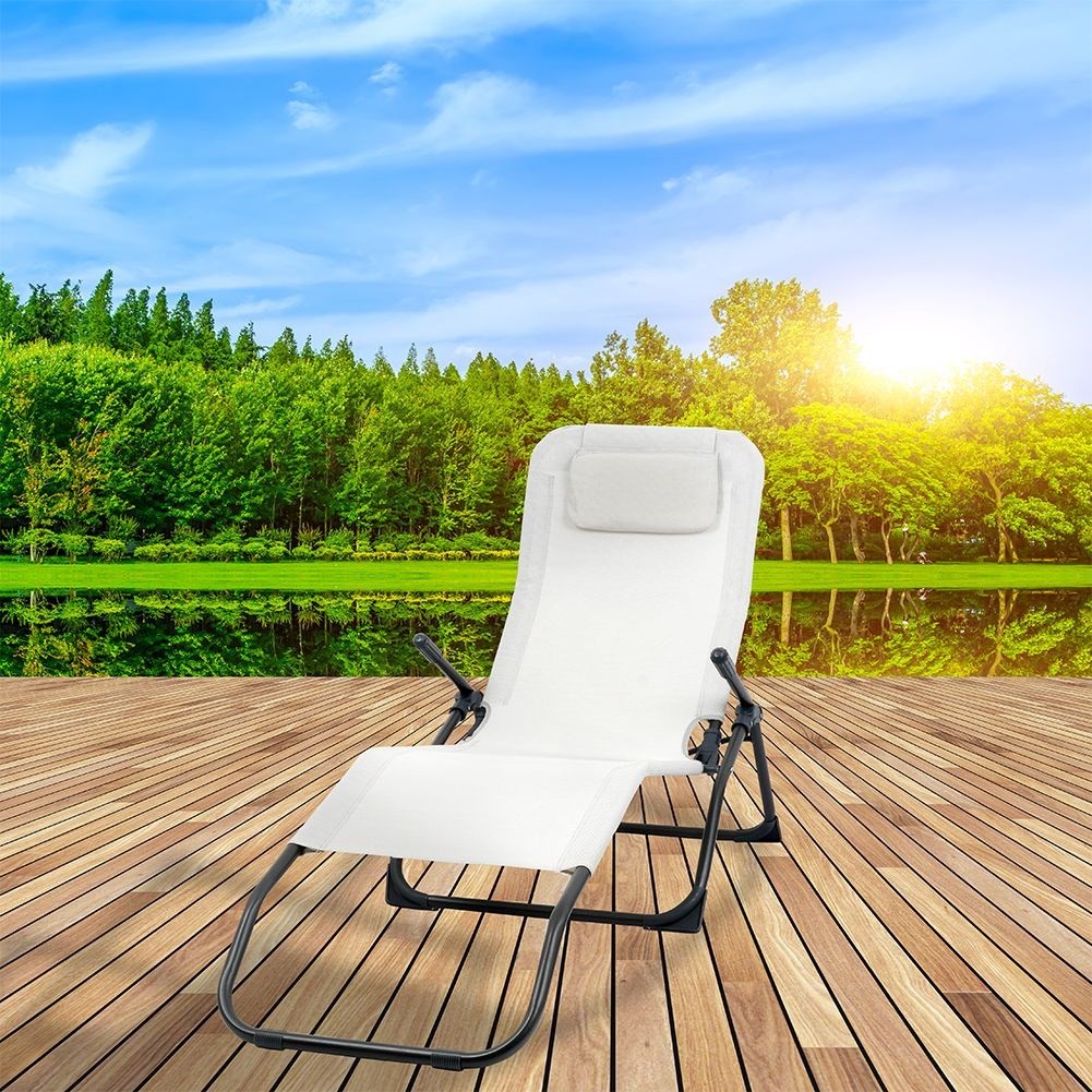 Gravity chair in metal, light gray for garden & beach