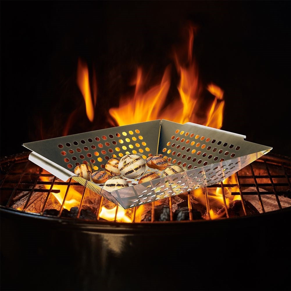 Grill basket in stainless steel for vegetables and meat