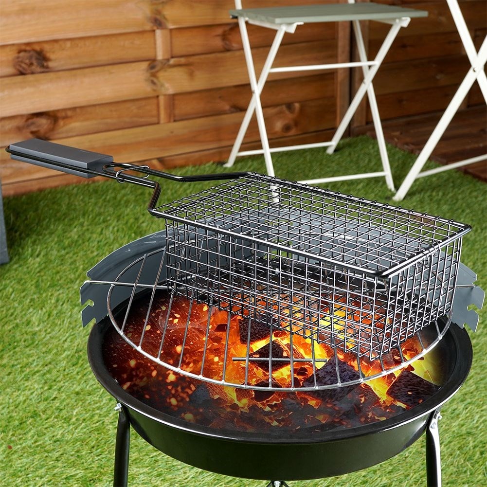 Grill basket with lock for easy cooking on the grill