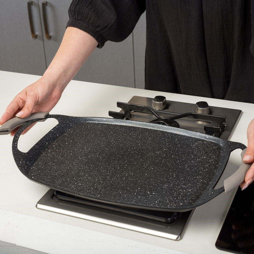 Grill plate with non-stick granite and removable silicone handles
