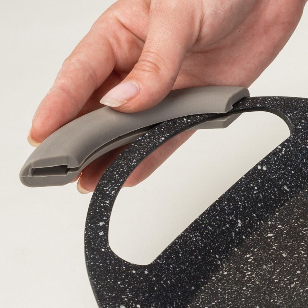 Grill plate with non-stick granite and removable silicone handles