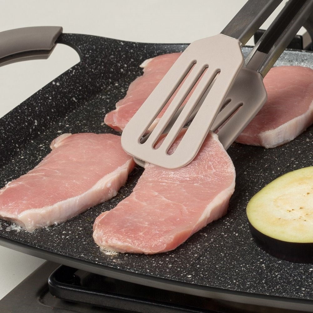 Grill plate with non-stick granite and removable silicone handles