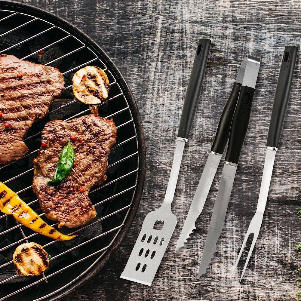 Grill utensil set: Stainless steel, comfortable handles, easy storage