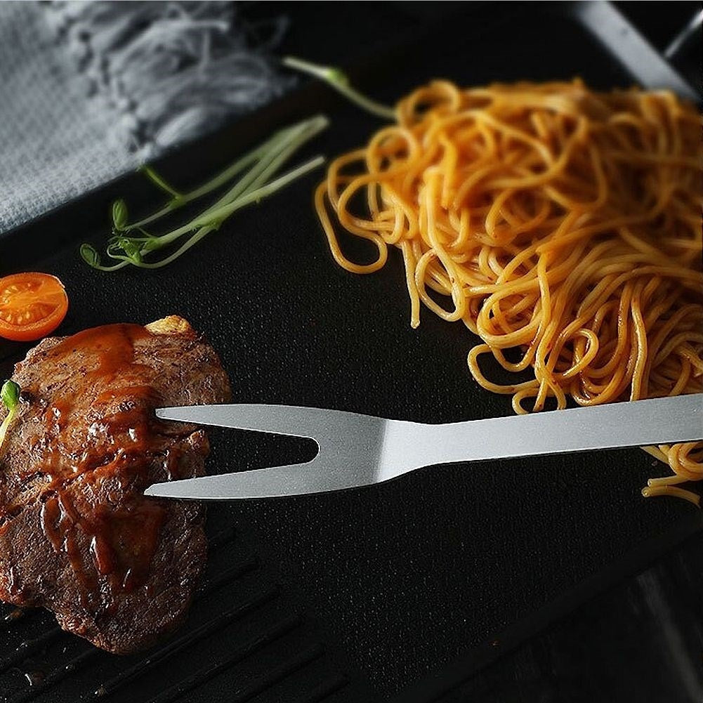 Grill utensil set: Stainless steel, comfortable handles, easy storage