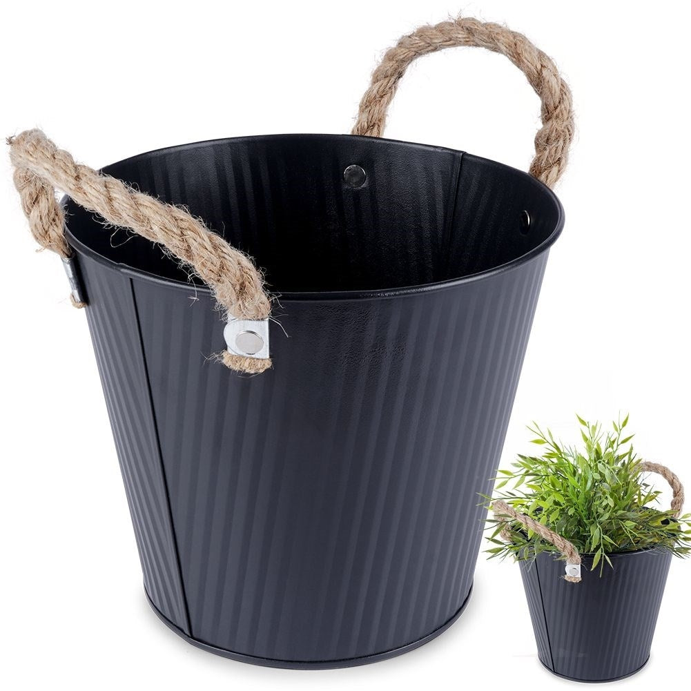 Grooved pot cover in black galvanized metal