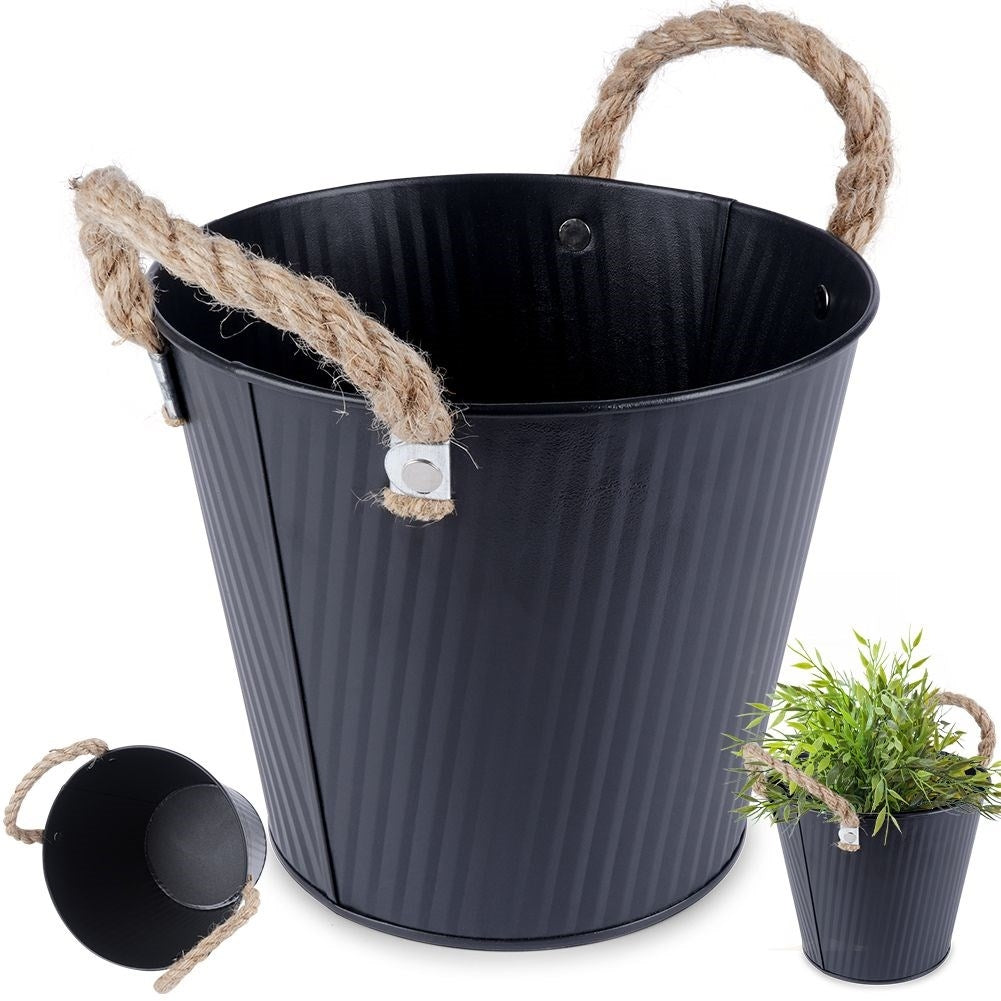 Grooved pot cover in black galvanized metal