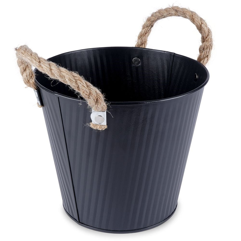 Grooved pot cover in black galvanized metal