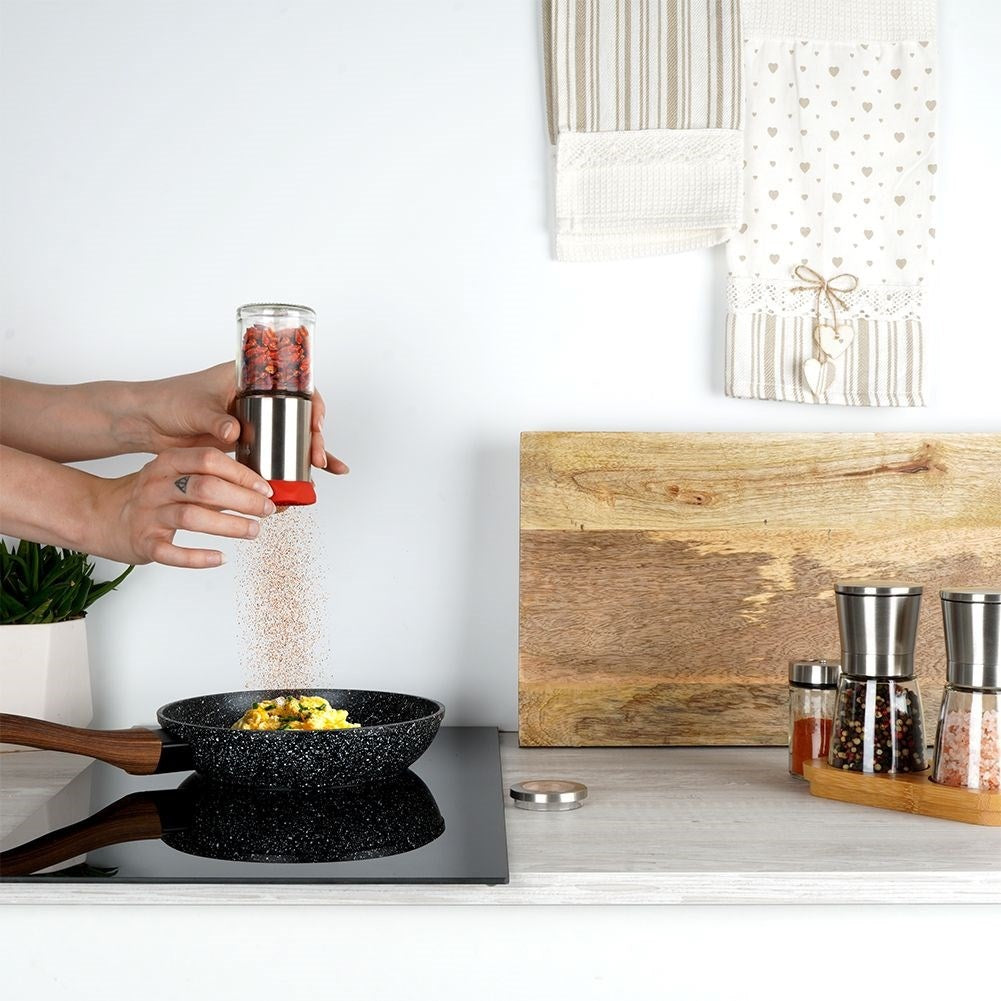 Hand grinder for chili pepper with glass container and steel mechanism
