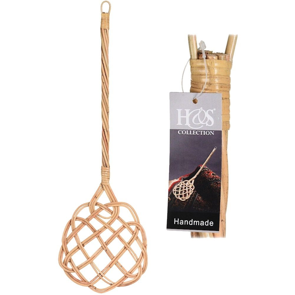 Handmade carpet whip in durable rattan for easy cleaning