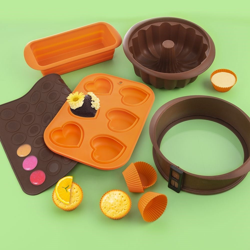 Heart-shaped Silicone Mold for Muffins - Flexible and Practical