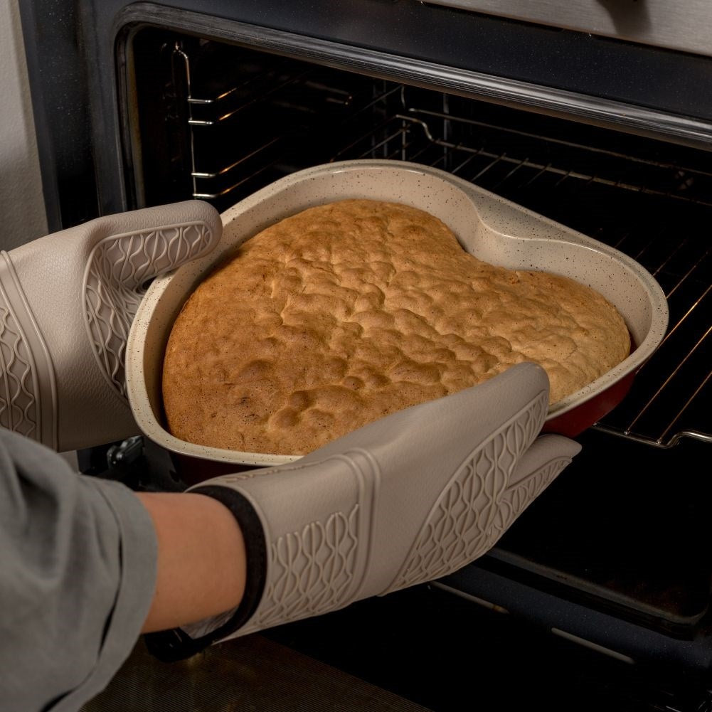 Heart-shaped baking dish with ceramic granite coating