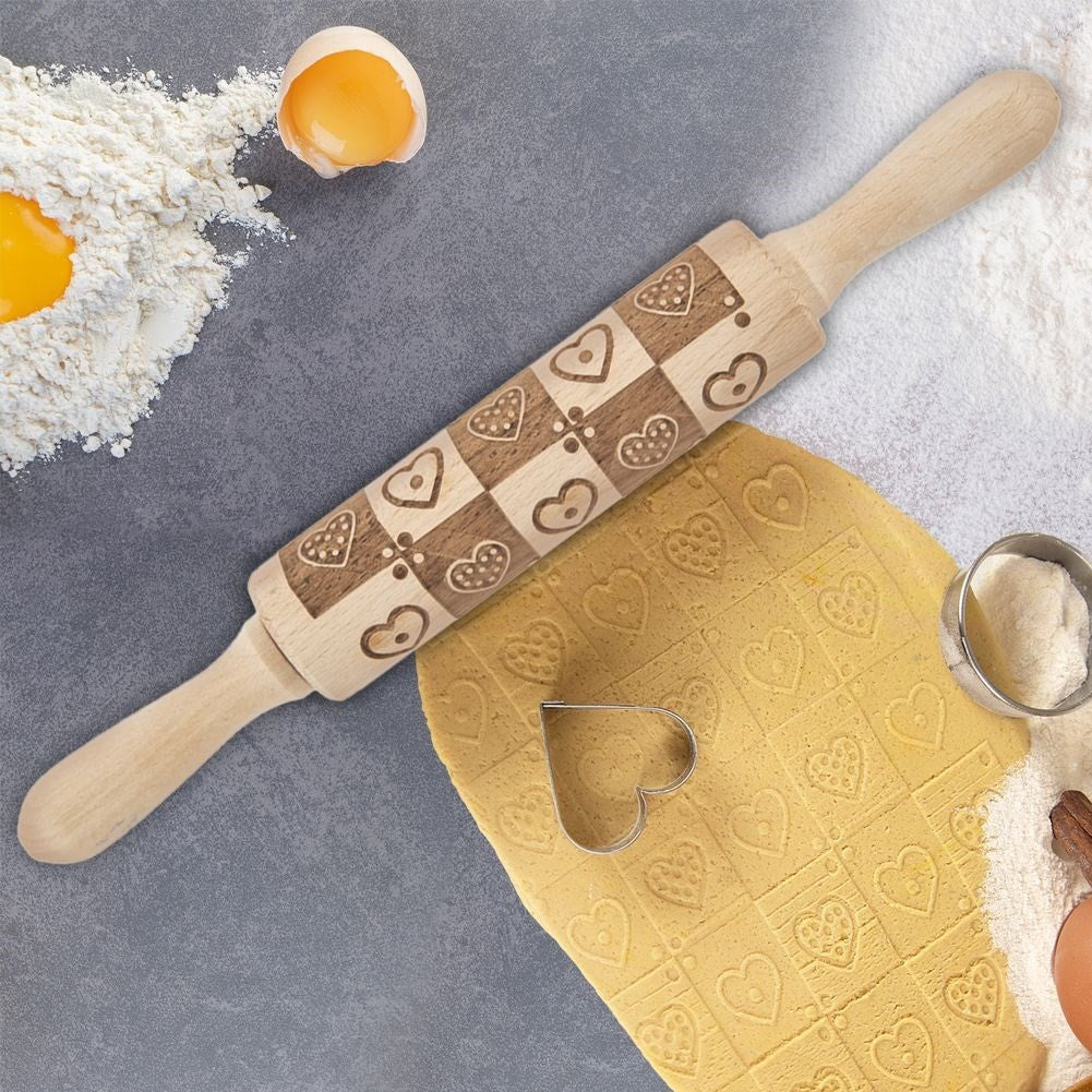 Heart-shaped rotating rolling pin for cake and sugar paste