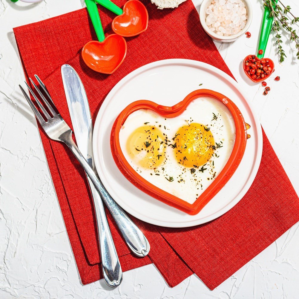 Heart-shaped silicone mold for fried eggs or pancakes