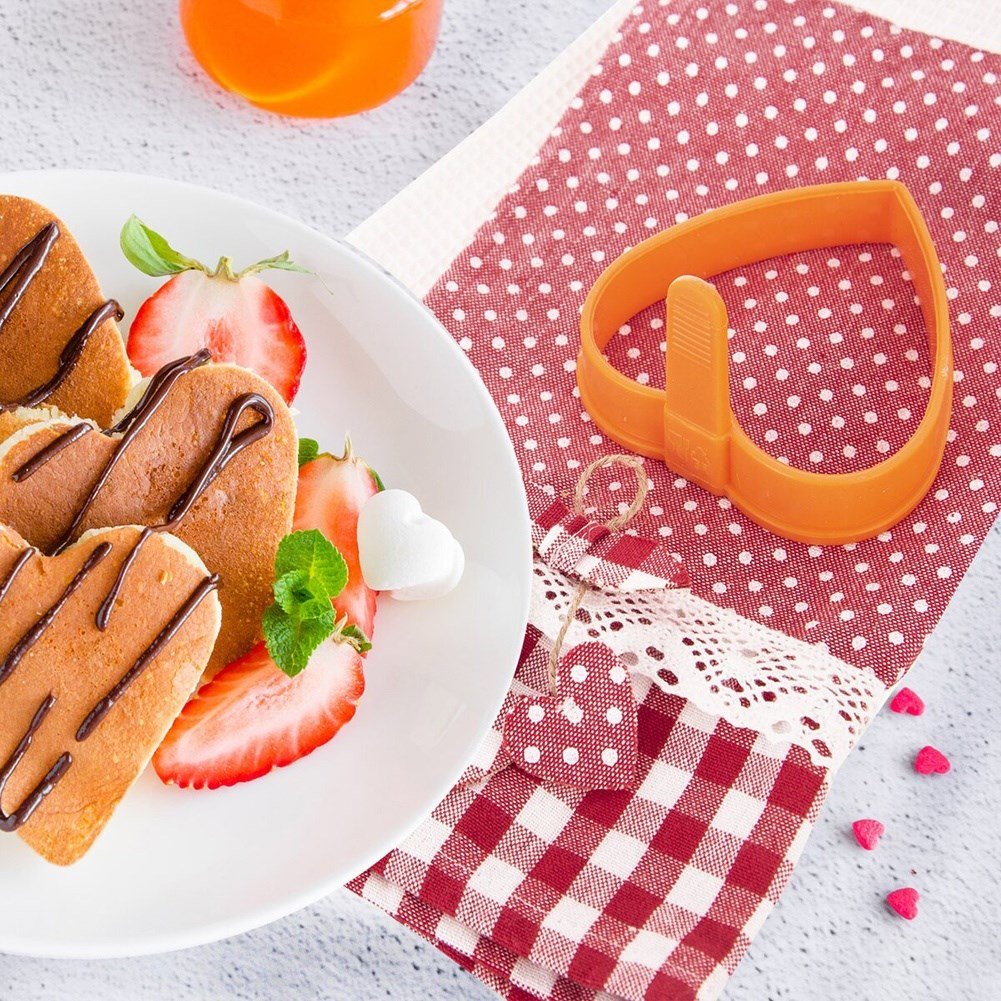 Heart-shaped silicone mold for fried eggs or pancakes