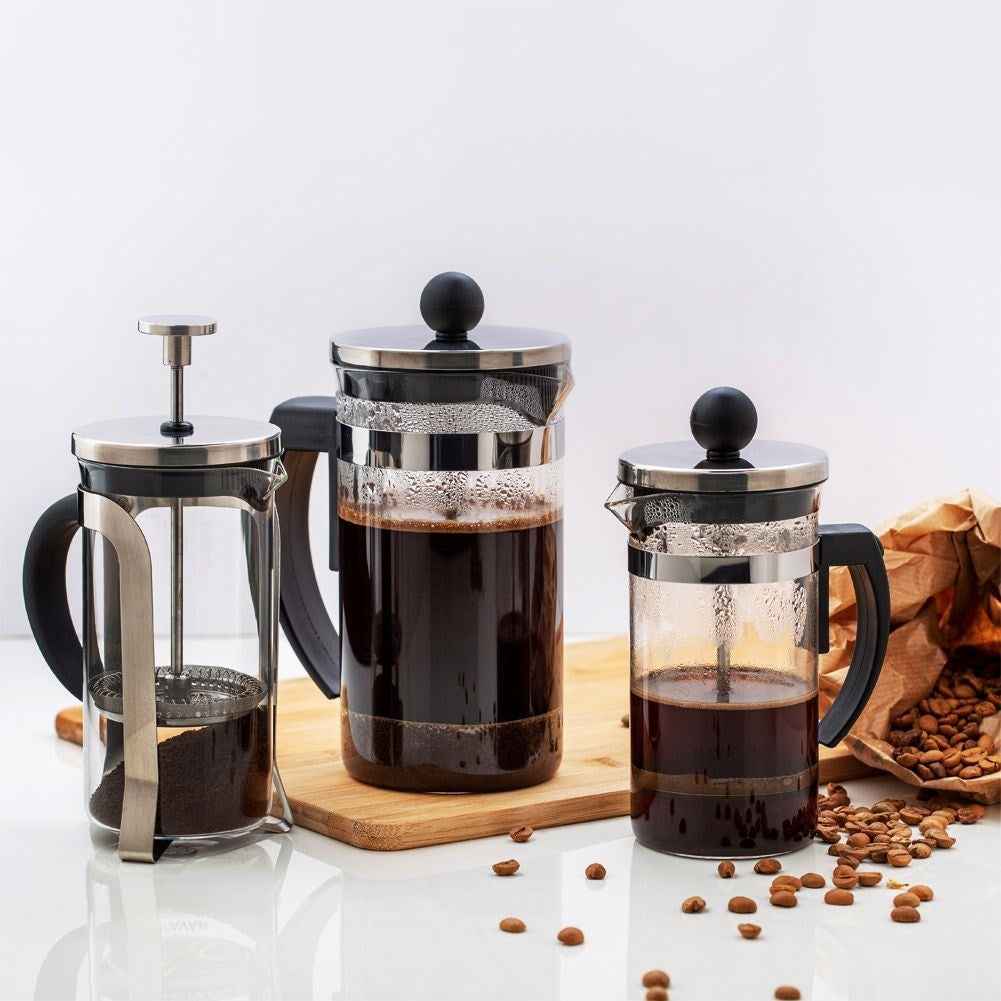 Heat-resistant glass coffee press with steel piston for brewing