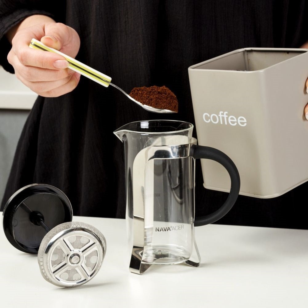 Heat-resistant glass coffee press with steel piston for brewing