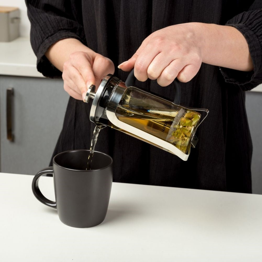 Heat-resistant glass coffee press with steel piston for brewing