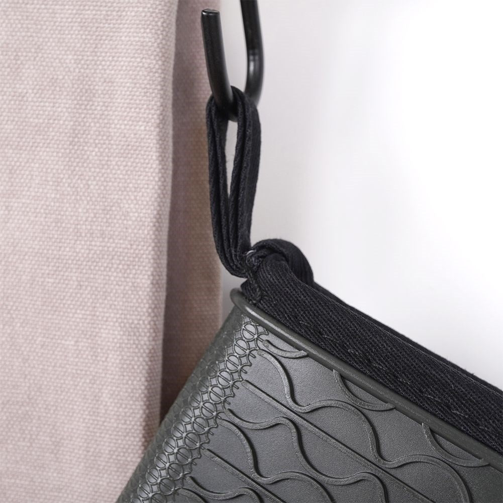 Heat-resistant silicone oven mitt for a secure grip