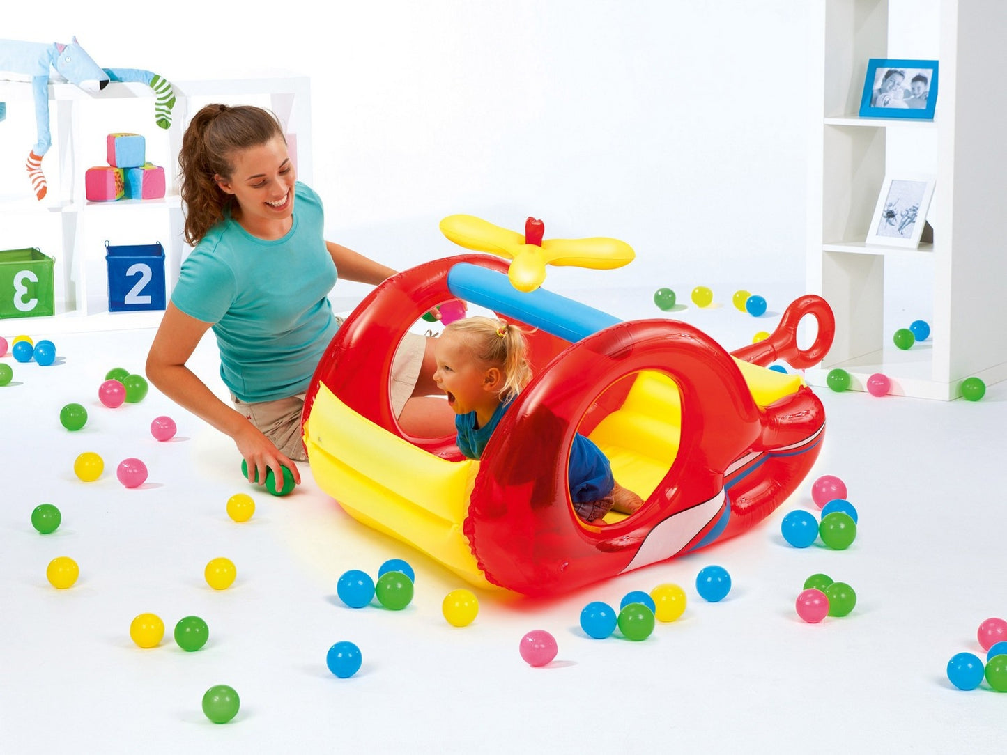 Helicopter playpen + 50 pieces of Bestway 52183 balls