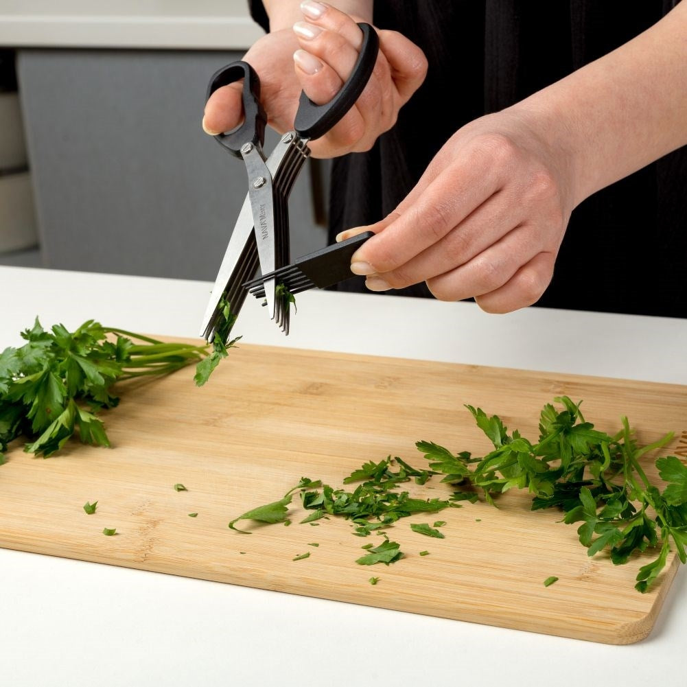 Herb scissors with five blades for quick chopping in the kitchen