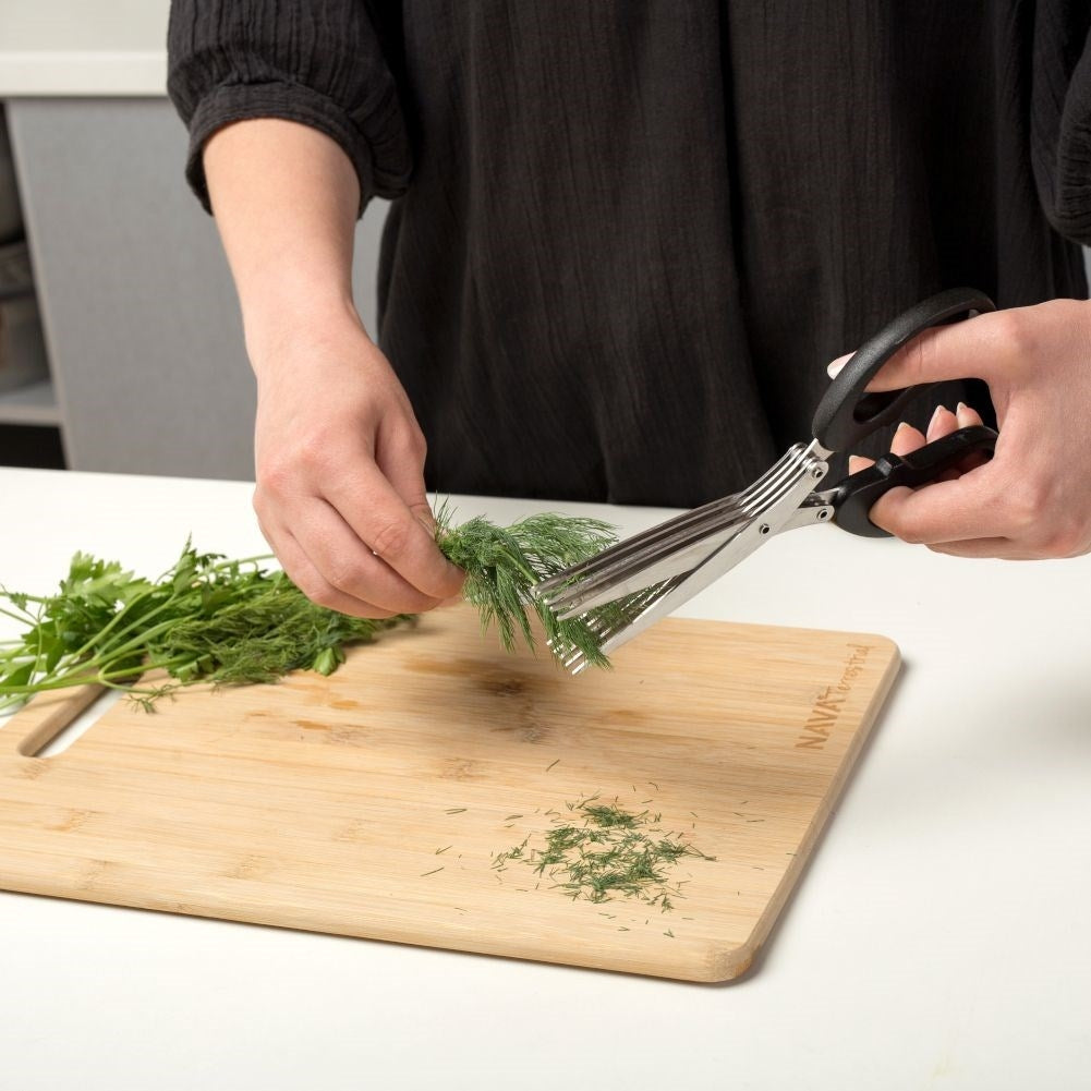 Herb scissors with five blades for quick chopping in the kitchen