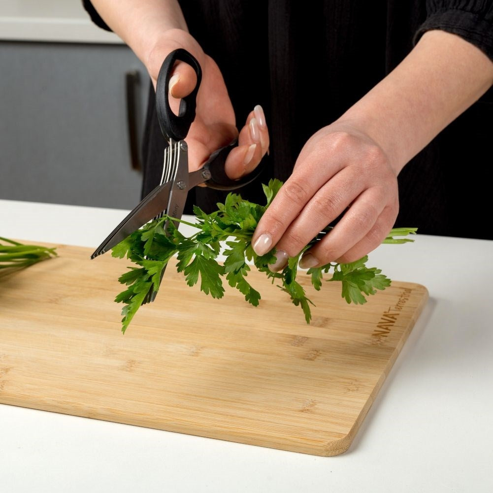 Herb scissors with five blades for quick chopping in the kitchen
