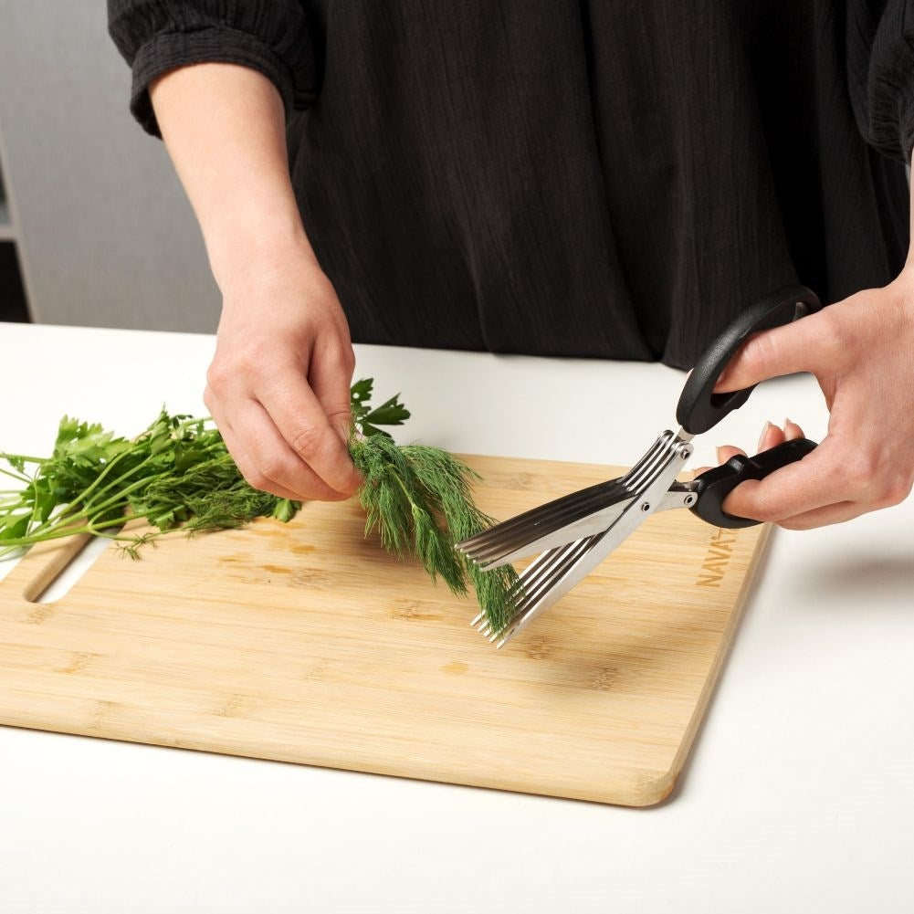 Herb scissors with five blades for quick chopping in the kitchen