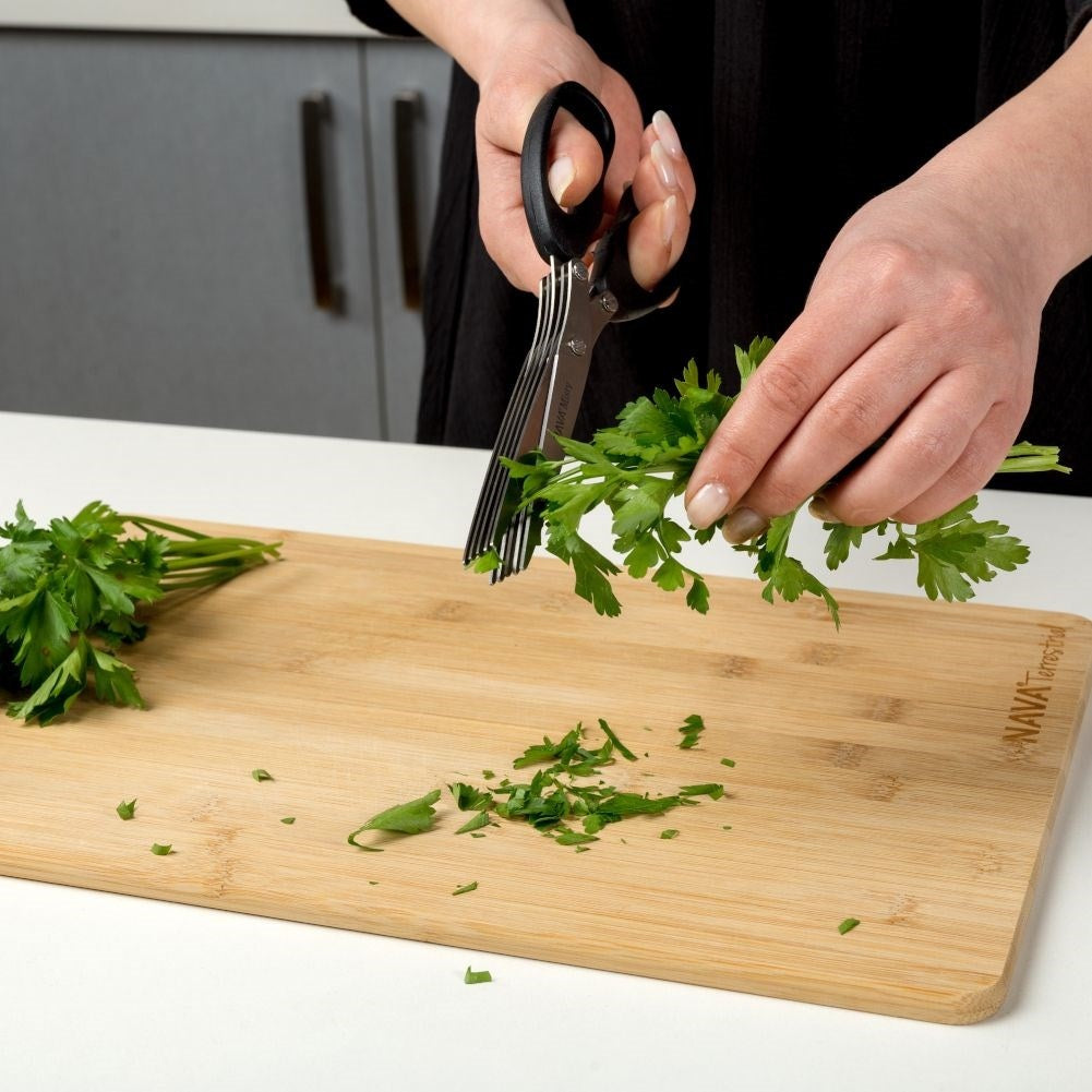 Herb scissors with five blades for quick chopping in the kitchen