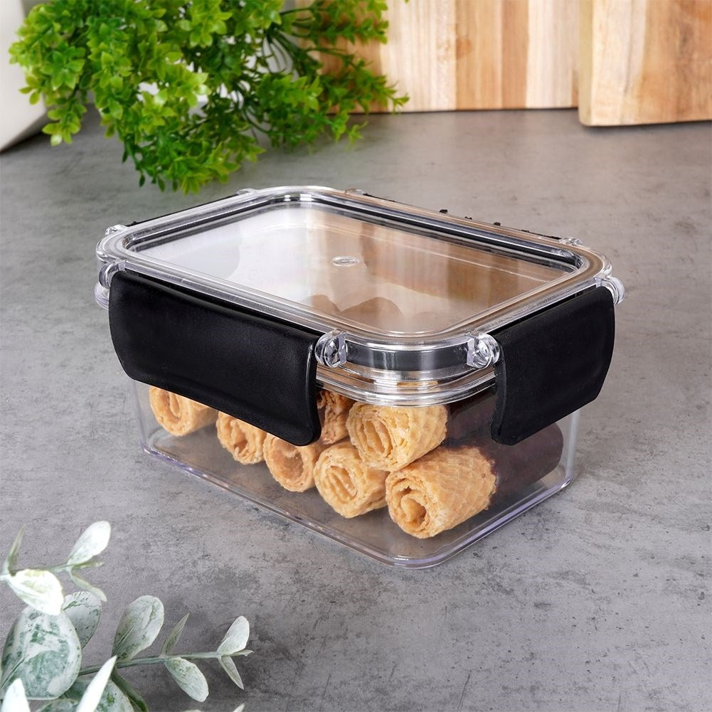 Hermetically sealed food box with rubber seal and four clips