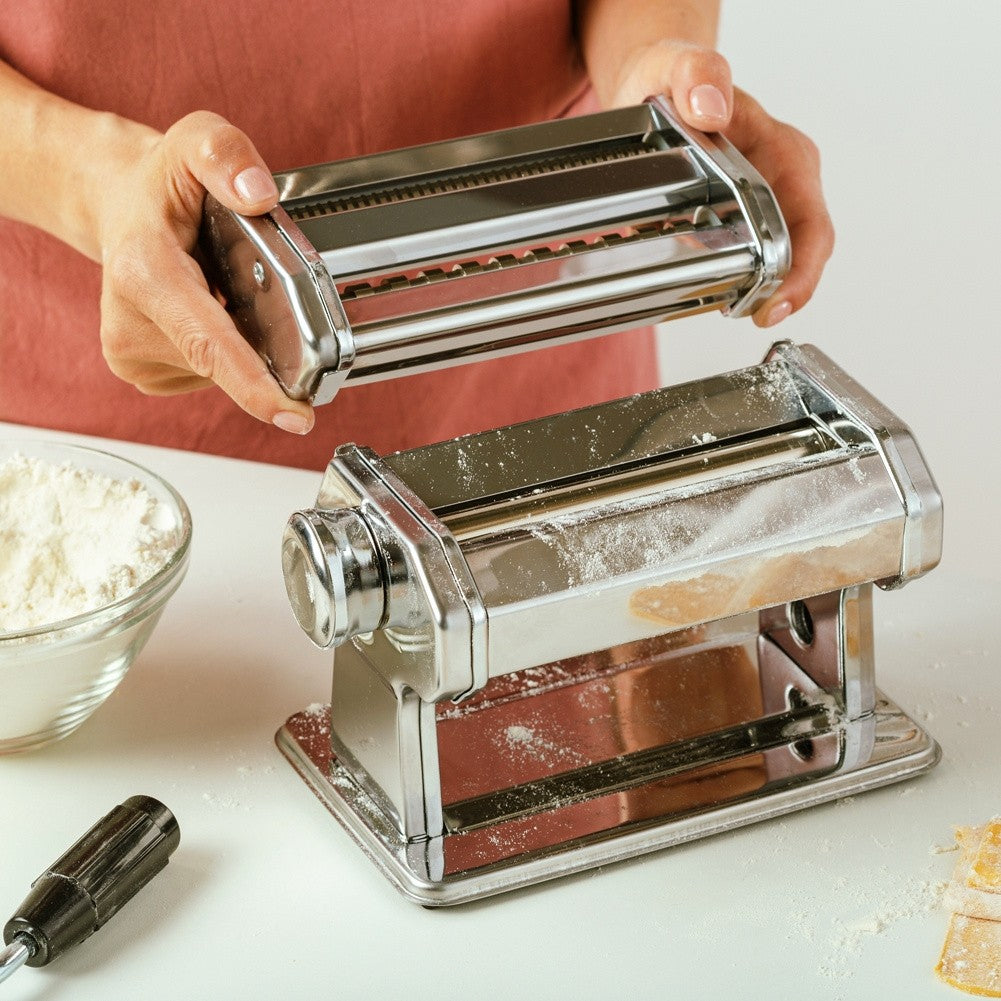 High-quality pasta machine for ravioli and lasagna