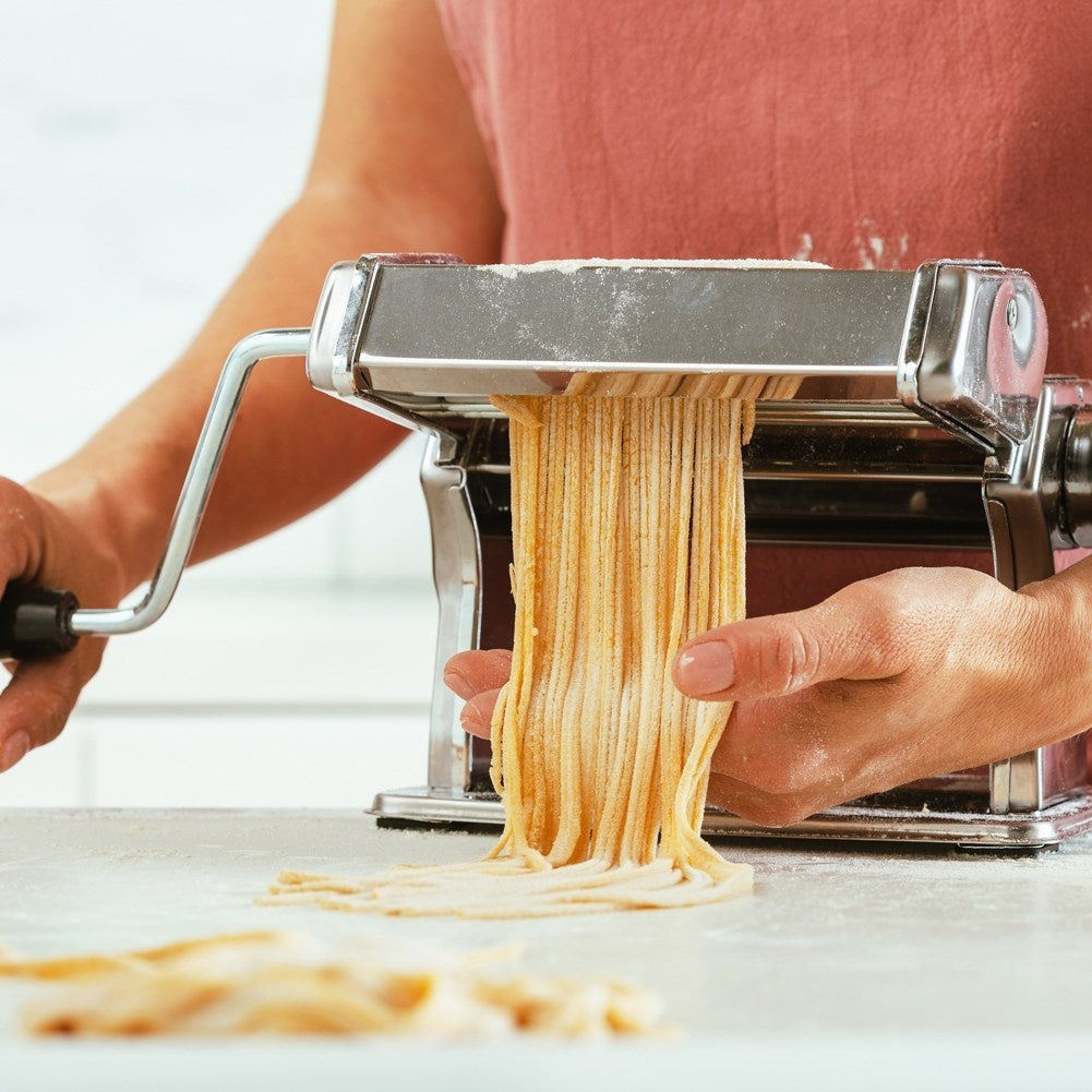 High-quality pasta machine for ravioli and lasagna