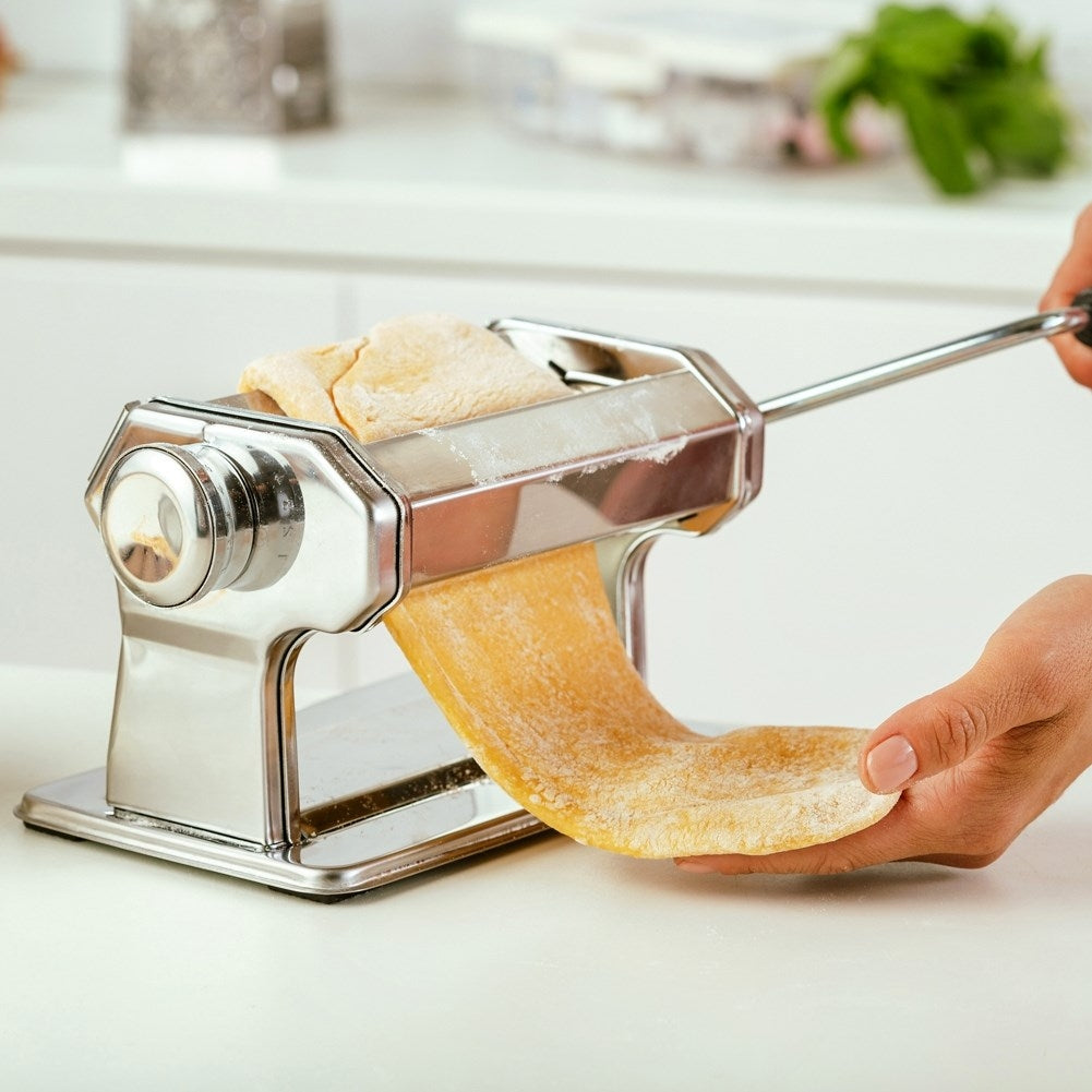 High-quality pasta machine for ravioli and lasagna