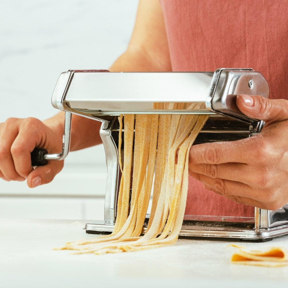 High-quality pasta machine for ravioli and lasagna