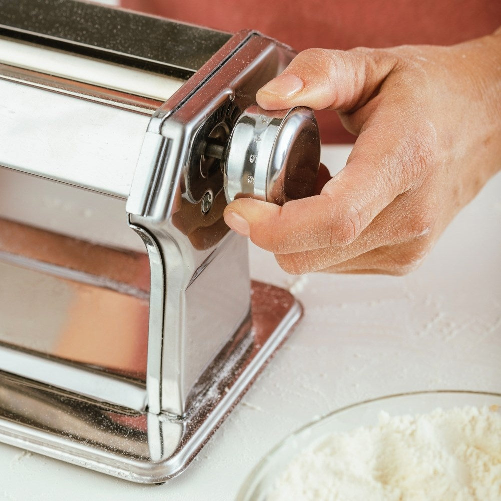 High-quality pasta machine for ravioli and lasagna