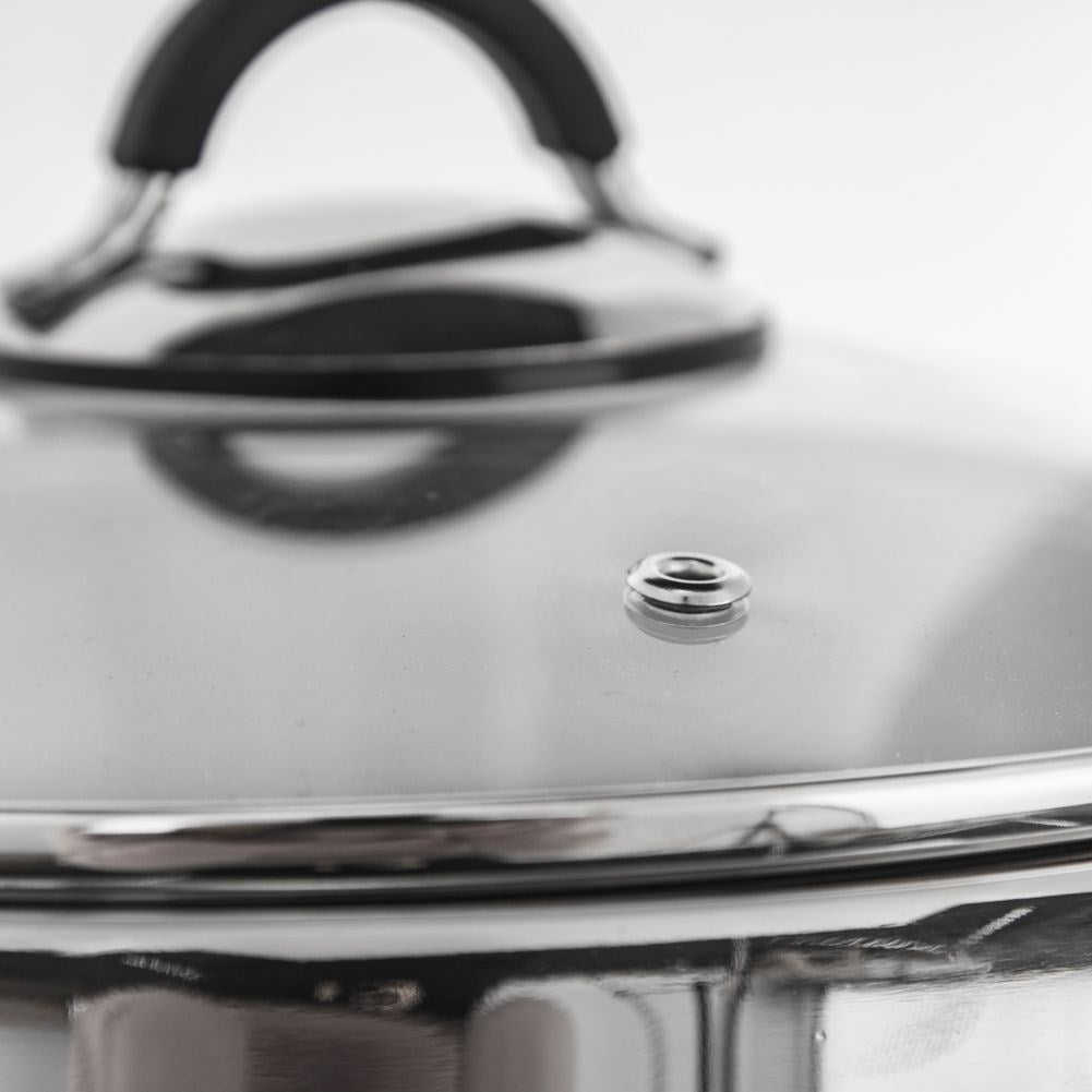 High-quality stainless steel saucepan with lid and steam hole