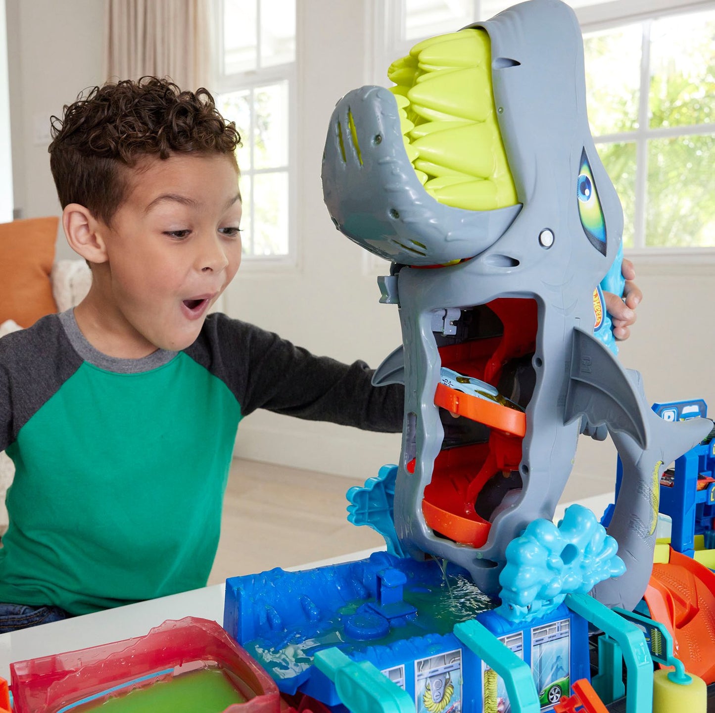 Hot Wheels City Ultra Shark Car Wash