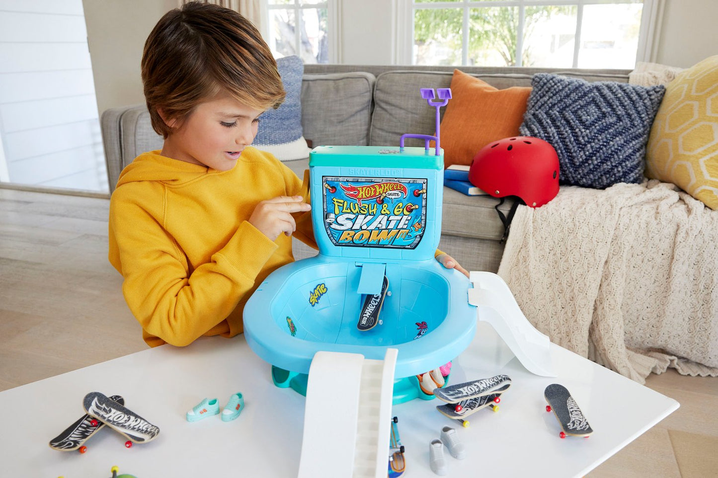 Hot Wheels Skate Flush & Go Skate Bowl